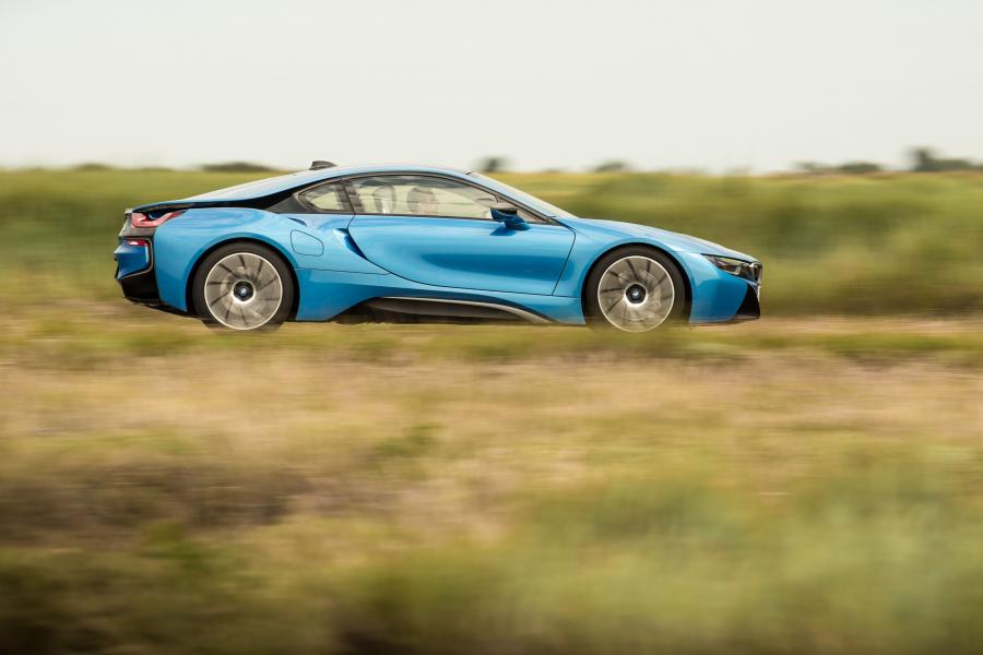  BMW i8 2014 года  (UK) (фото 43 из 69)
